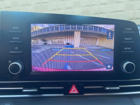 Used 2022 Hyundai Elantra SEL image 26