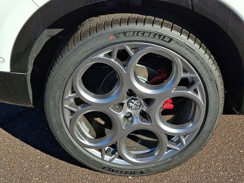 New 2025 Alfa Romeo Tonale w/ Premium Package image 5