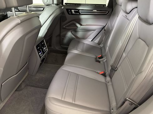Certified 2022 Porsche Cayenne GTS AWD/4WD image 24