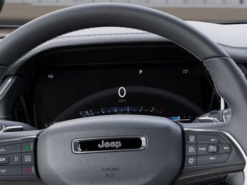 New 2025 Jeep Grand Cherokee Limited image 18