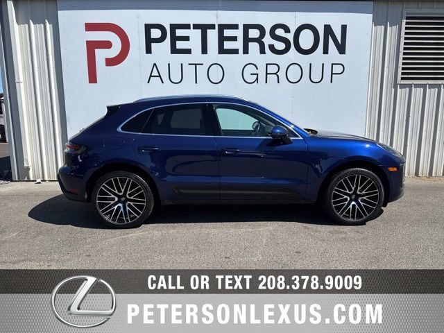 Used 2022 Porsche Macan AWD/4WD image 3
