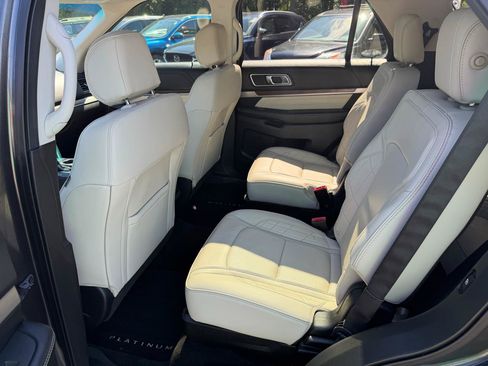 Used 2017 Ford Explorer Platinum AWD/4WD image 12