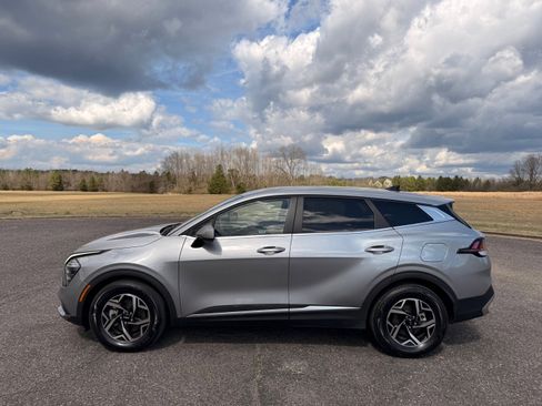 Used 2024 Kia Sportage LX image 2