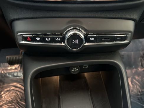 Used 2023 Volvo XC40 Recharge Ultimate w/ Protection Package Premier image 45