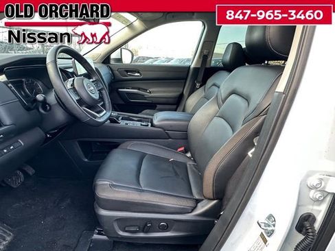Used 2025 Nissan Pathfinder SL w/ SL Premium Package image 10