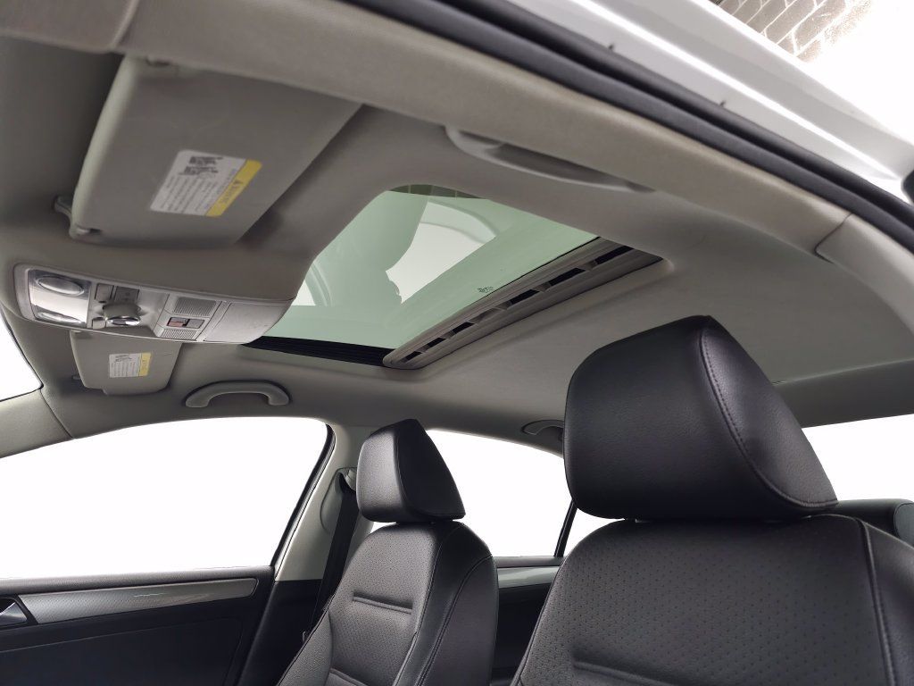 Used 2015 Volkswagen Jetta SE FWD image 14