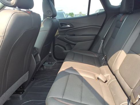 Used 2024 Chevrolet Trax RS w/ Sunroof Package FWD image 9