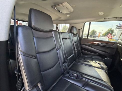 Used 2018 Cadillac Escalade ESV Luxury RWD image 31