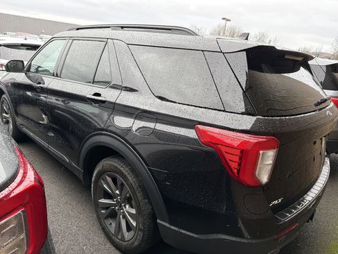 Used 2023 Ford Explorer XLT w/ Equipment Group 202A image 4