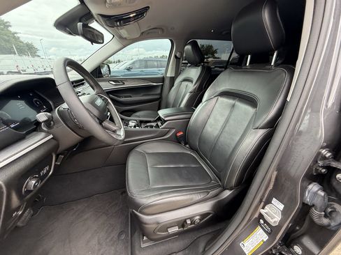 Used 2023 Jeep Grand Cherokee L Limited w/ Black Appearance Package AWD/4WD image 27
