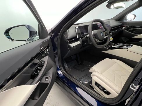 Used 2026 BMW 530i w/ Premium Package RWD image 21