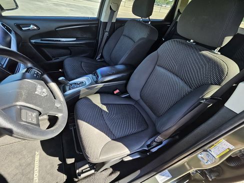 Used 2017 Dodge Journey SE image 9