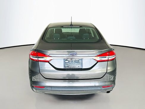 Used 2017 Ford Fusion SE image 6