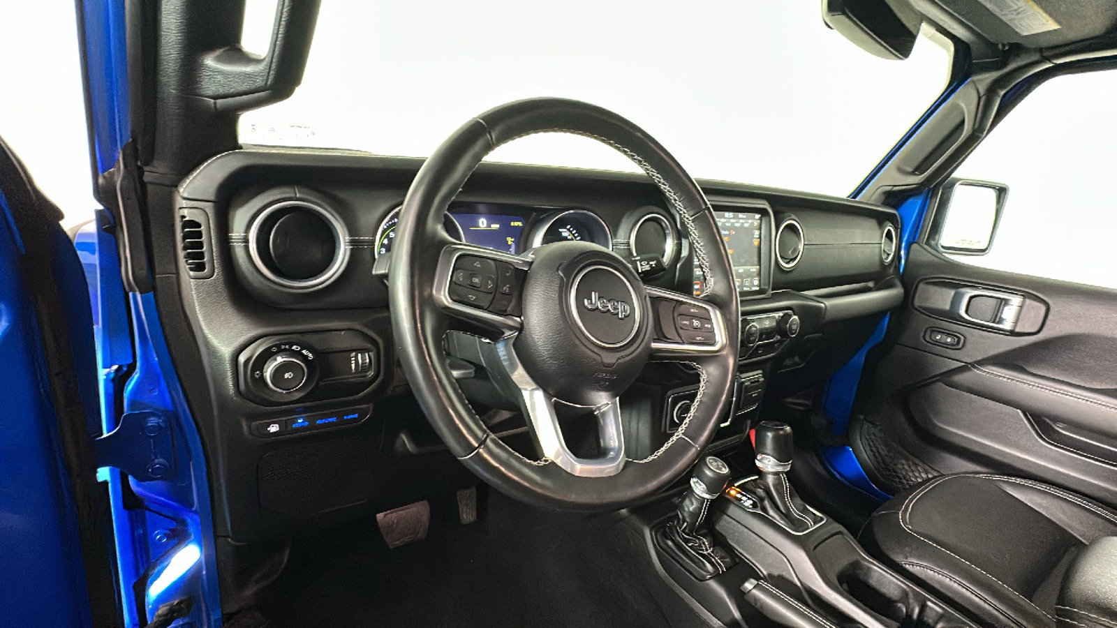 Used 2023 Jeep Wrangler Unlimited Sahara w/ Cold Weather Group AWD/4WD image 16
