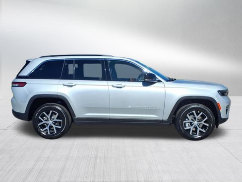 New 2025 Jeep Grand Cherokee Limited w/ Luxury Tech Group II image 3