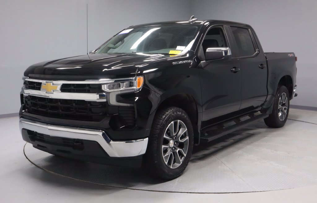 Used 2025 Chevrolet Silverado 1500 LT AWD/4WD image 5