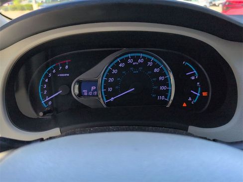 Used 2012 Toyota Sienna XLE image 29