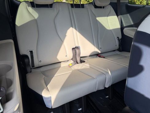 New 2026 Kia Carnival SX w/ SX Dark Edition Package image 5