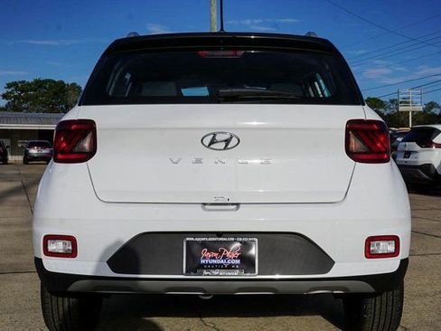 New 2026 Hyundai Venue SEL FWD image 6