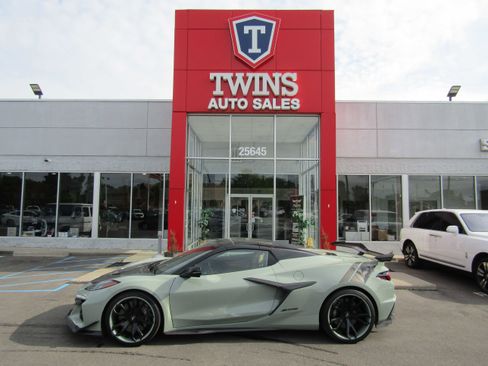 Used 2024 Chevrolet Corvette Z06 RWD image 1