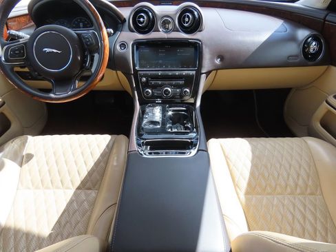 Used 2019 Jaguar XJ L Portfolio image 7