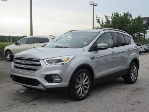Used 2018 Ford Escape Titanium image 3