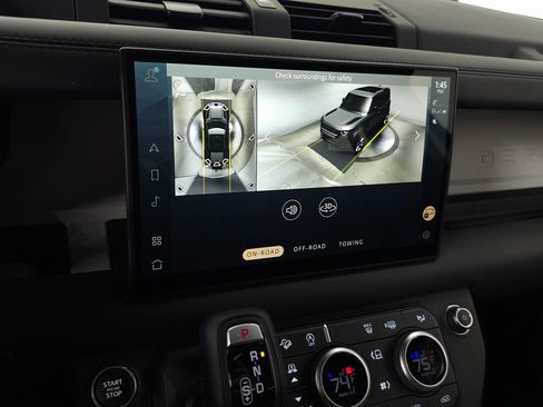 Used 2025 Land Rover Defender 110 S image 32