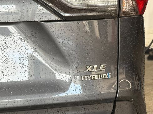 Used 2021 Toyota RAV4 XLE w/ Convenience Package image 25