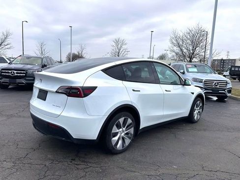Used 2023 Tesla Model Y Long Range image 8
