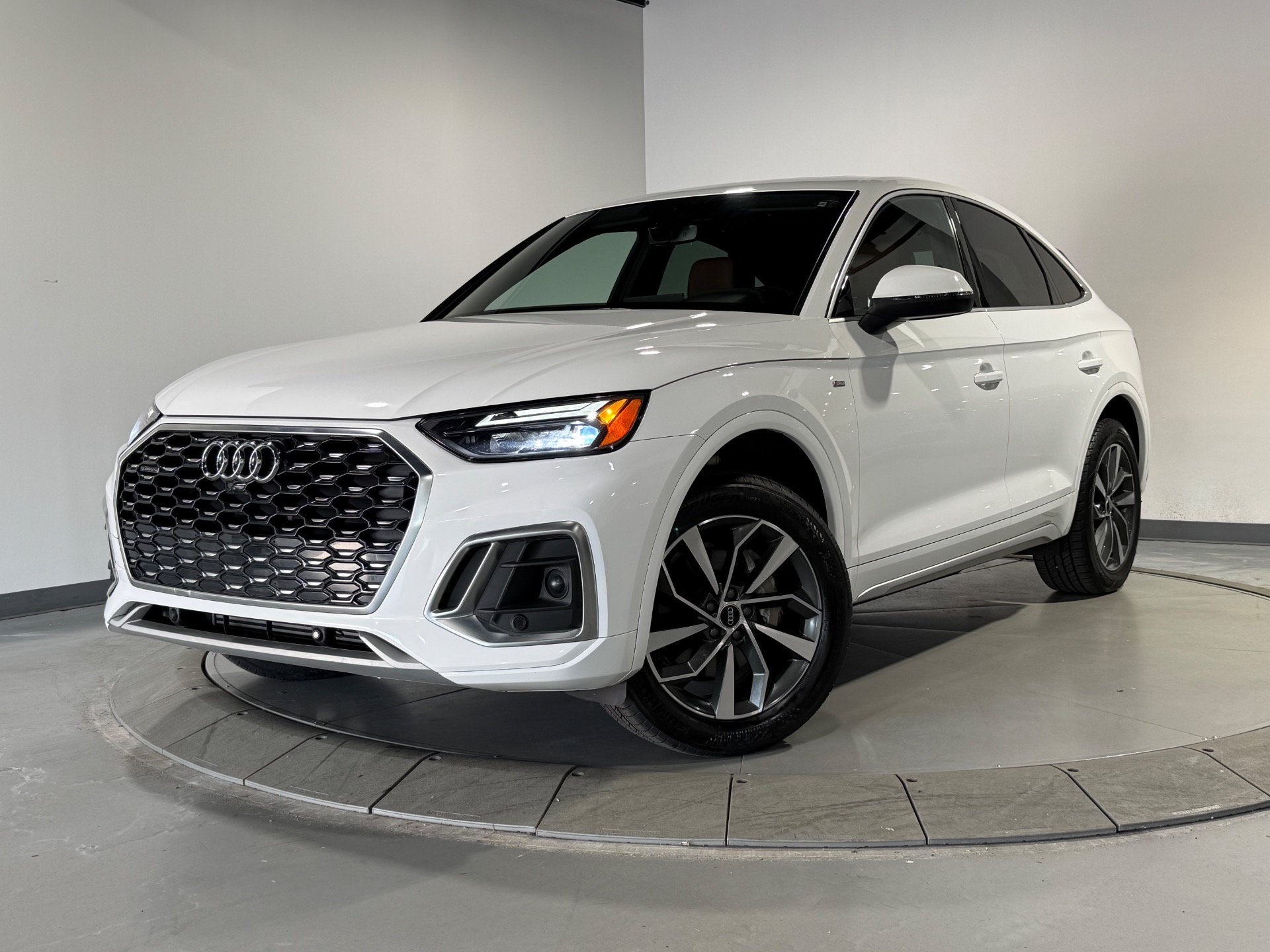 Used 2023 Audi Q5 2.0T Premium w/ Convenience Package AWD/4WD image 1