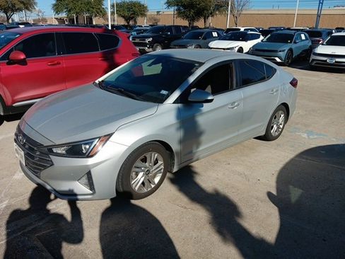 Used 2019 Hyundai Elantra SEL image 2