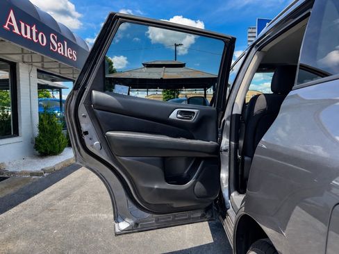 Used 2020 Nissan Pathfinder S AWD/4WD image 24
