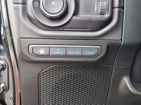 Certified 2025 Jeep Wrangler Unlimited Sahara AWD/4WD image 26