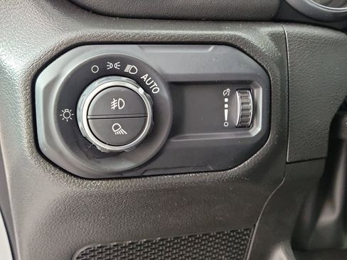 Used 2023 Jeep Gladiator Rubicon AWD/4WD image 13