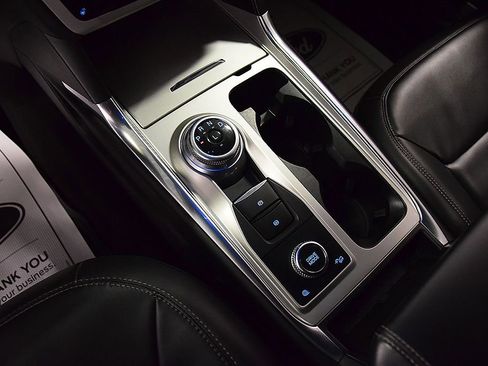 Used 2022 Ford Explorer XLT w/ Equipment Group 202A image 27