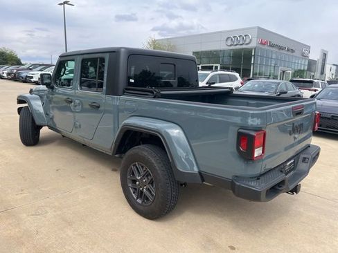 Used 2024 Jeep Gladiator Sport AWD/4WD image 4