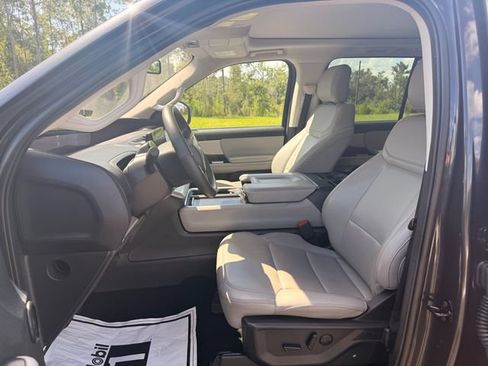 Used 2025 Ford Expedition Active AWD/4WD image 8