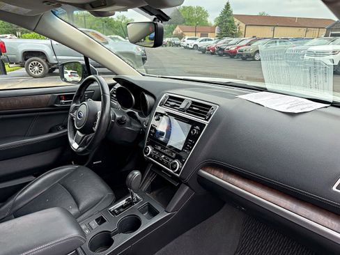 Used 2019 Subaru Outback 3.6R Limited AWD/4WD image 22