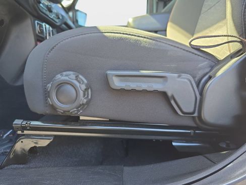Used 2023 Jeep Gladiator Mojave AWD/4WD image 19