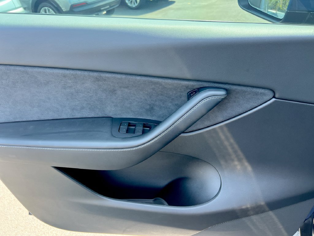 Used 2022 Tesla Model Y Long Range AWD/4WD image 18