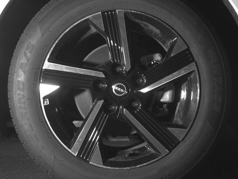Used 2025 Nissan Sentra SV FWD image 13