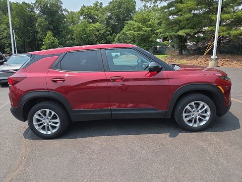 Used 2024 Chevrolet TrailBlazer LS w/ LS Convenience Package AWD/4WD image 2