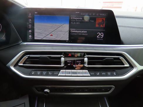 Used 2021 BMW X7 M50i image 29