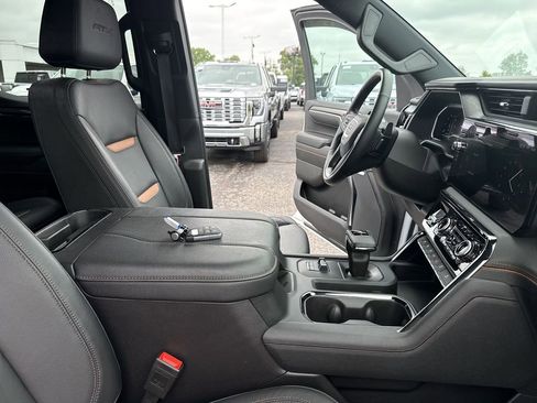 Certified 2024 GMC Sierra 1500 AT4 w/ Technology Package AWD/4WD image 13