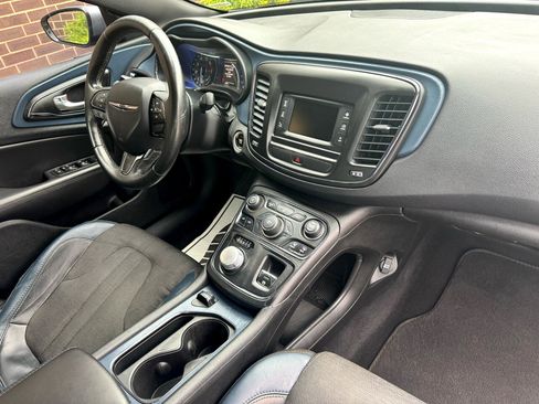 Used 2015 Chrysler 200 S image 4