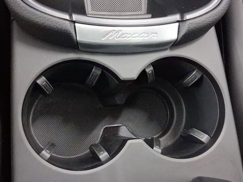 Used 2026 Porsche Macan image 30