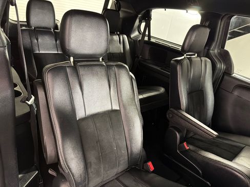 Used 2016 Dodge Grand Caravan SXT FWD image 20