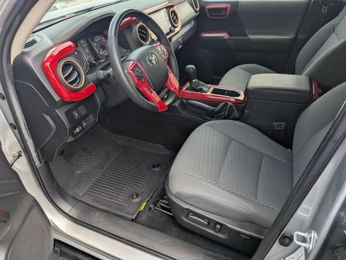 Used 2022 Toyota Tacoma SR5 w/ Technology Package RWD image 9