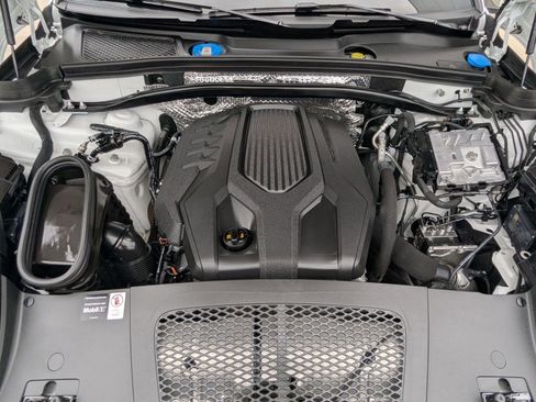 Certified 2026 Porsche Macan AWD/4WD image 28