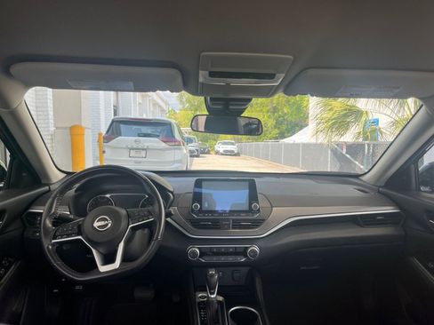 Used 2025 Nissan Altima 2.5 SR image 33